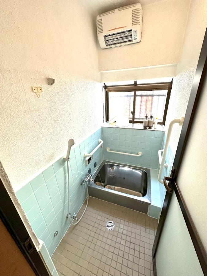 4 Minute Walk From The Station,usj33min Kix48min Namba10min, Convenience Store, Coin Laundry, Public Bath, 1 Minute Walk Kitakagaya , 6 Ppl, Near Namba To 10min,駅近徒歩4分一軒家貸切北加賀屋駅からなんば駅まで10分 Appartement Ōsaka