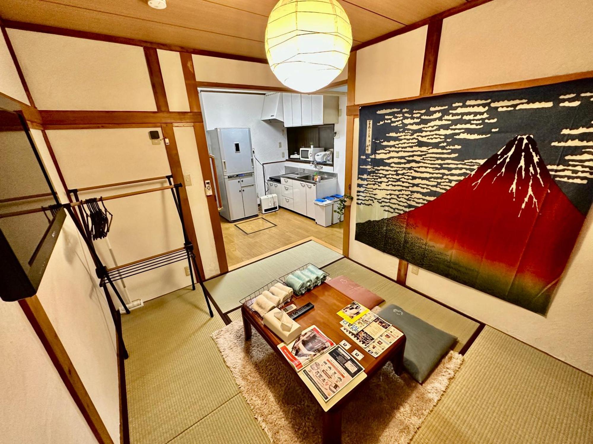 Appartement 4 Minute Walk From The Station,usj33min Kix48min Namba10min, Convenience Store, Coin Laundry, Public Bath, 1 Minute Walk Kitakagaya , 6 Ppl, Near Namba To 10min,駅近徒歩4分一軒家貸切北加賀屋駅からなんば駅まで10分 Ōsaka