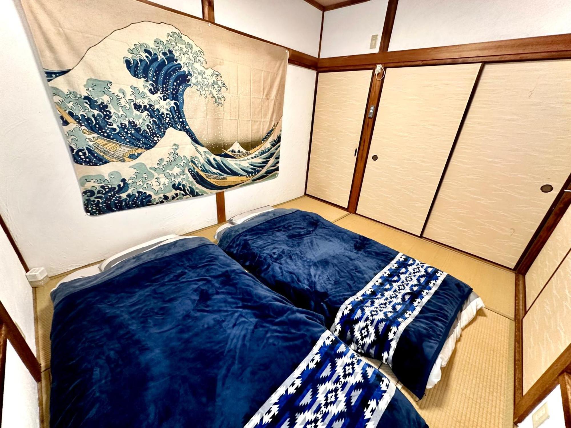Appartement 4 Minute Walk From The Station,usj33min Kix48min Namba10min, Convenience Store, Coin Laundry, Public Bath, 1 Minute Walk Kitakagaya , 6 Ppl, Near Namba To 10min,駅近徒歩4分一軒家貸切北加賀屋駅からなんば駅まで10分 Ōsaka