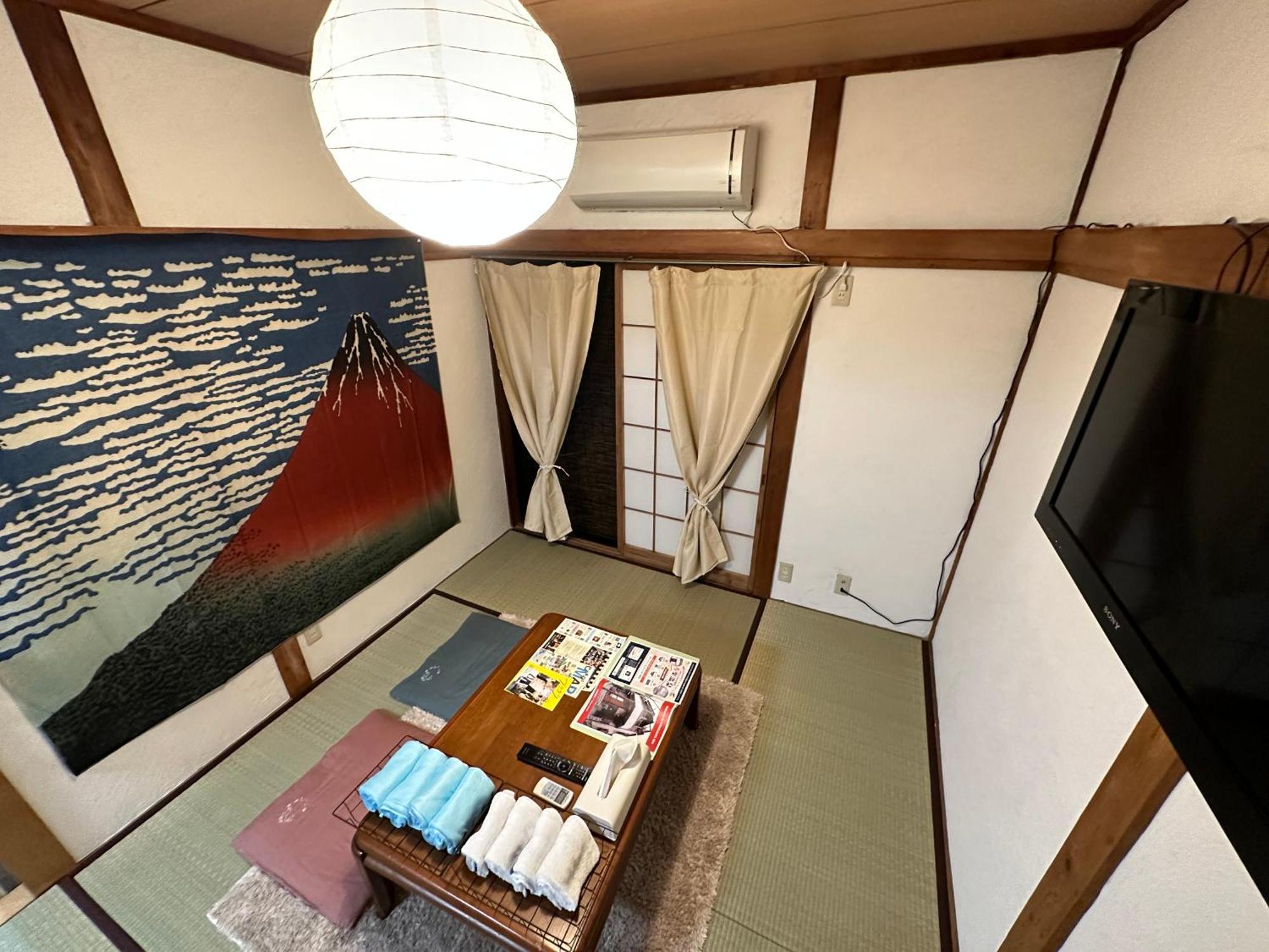 Appartement 4 Minute Walk From The Station,usj33min Kix48min Namba10min, Convenience Store, Coin Laundry, Public Bath, 1 Minute Walk Kitakagaya , 6 Ppl, Near Namba To 10min,駅近徒歩4分一軒家貸切北加賀屋駅からなんば駅まで10分 Ōsaka