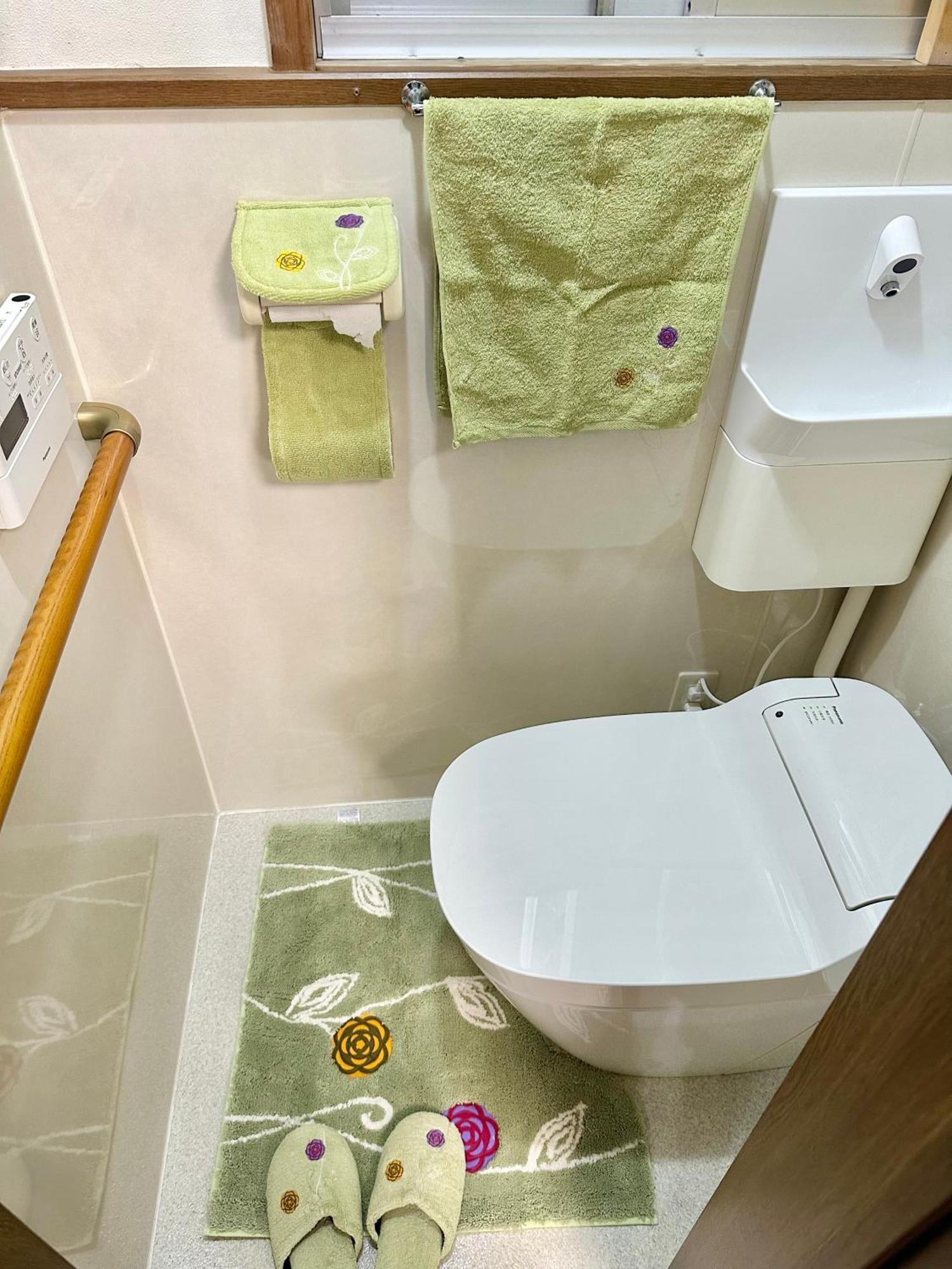 4 Minute Walk From The Station,usj33min Kix48min Namba10min, Convenience Store, Coin Laundry, Public Bath, 1 Minute Walk Kitakagaya , 6 Ppl, Near Namba To 10min,駅近徒歩4分一軒家貸切北加賀屋駅からなんば駅まで10分 Ōsaka